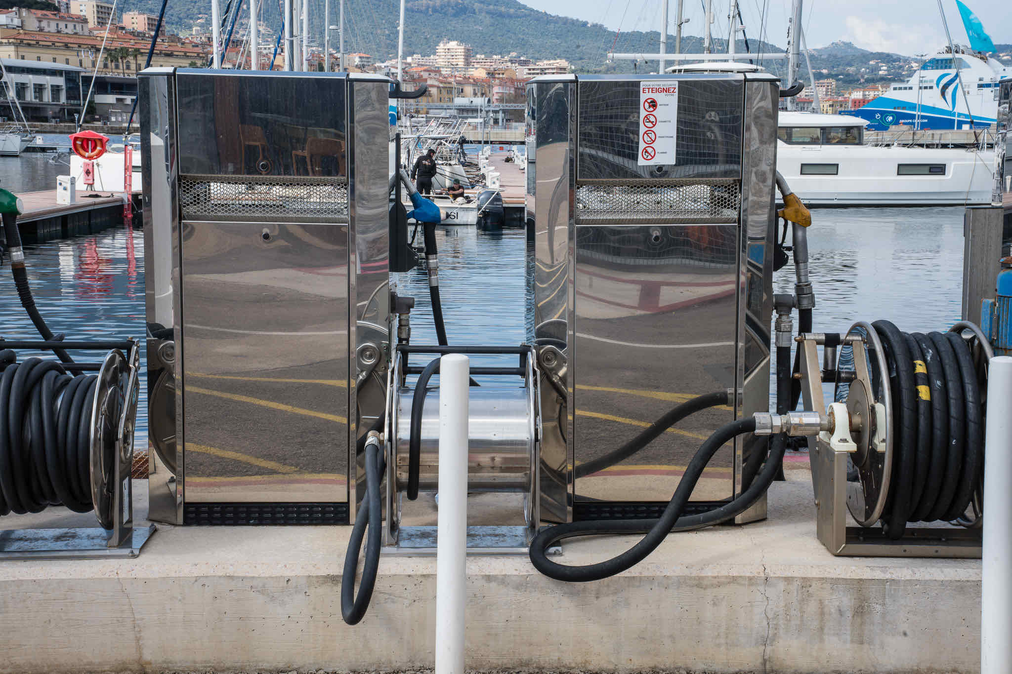 Pompe à carburant au ponton